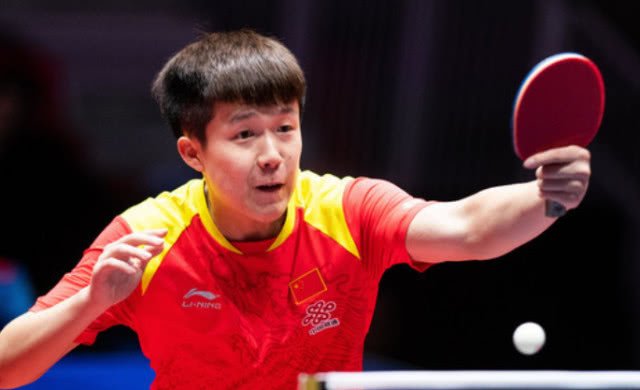 他的传球往 他的传球往