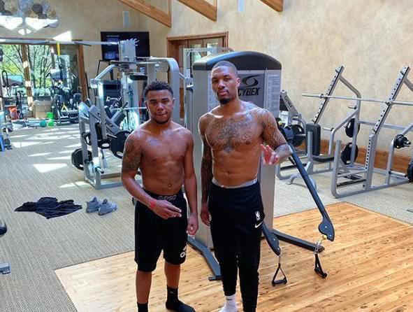 又不至于挤 又不至于挤